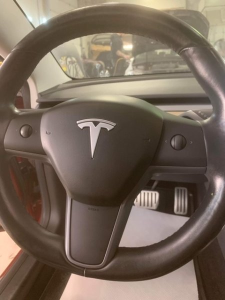 Tesla rouge esthétique
