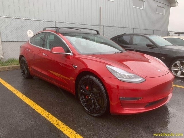 Tesla-99 rouge après
