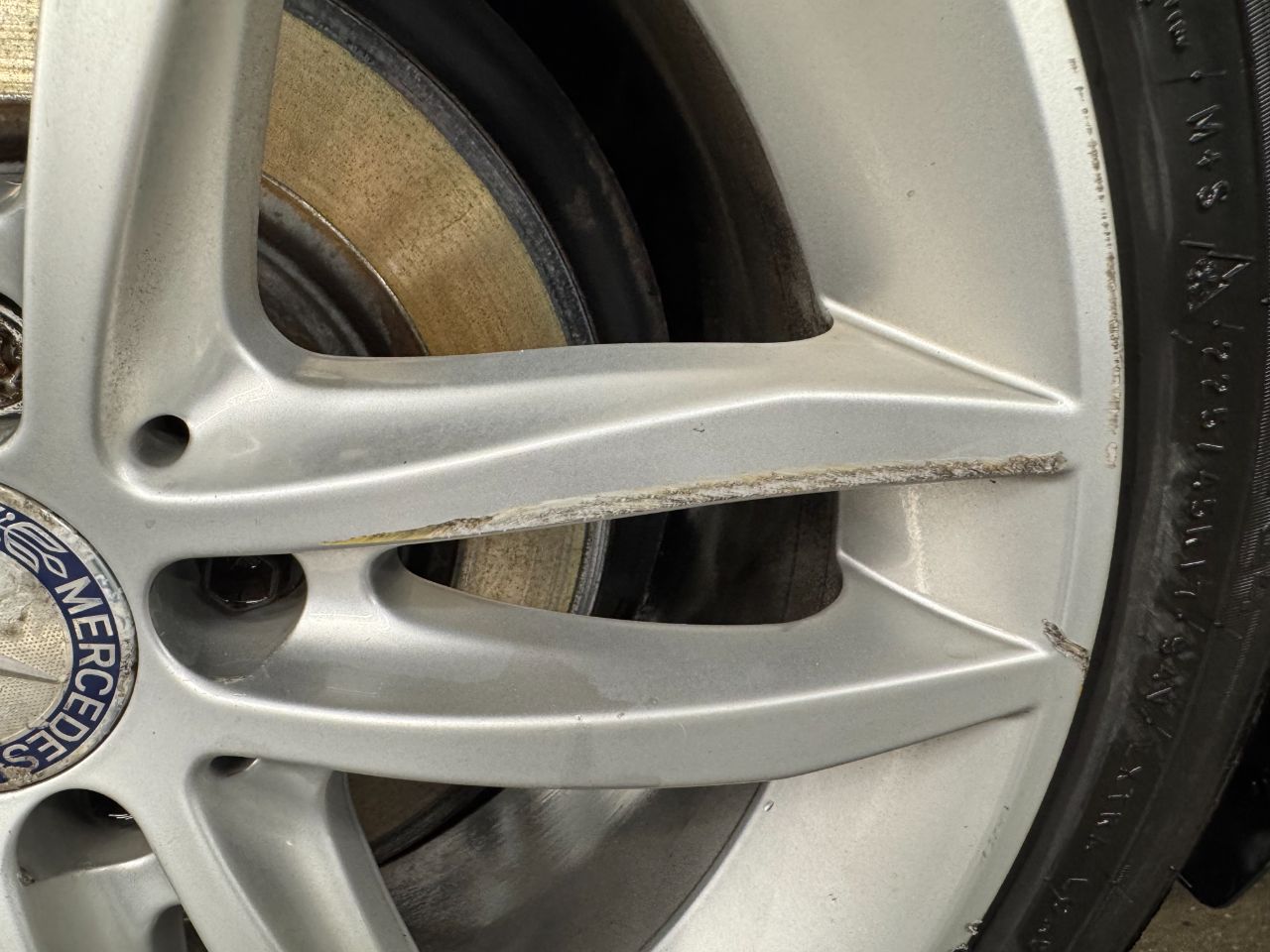 Jante Mercedes-Benz C300 avant restauration.