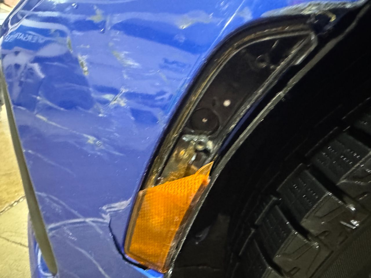 Subaru BRZ lumière latérale endommagée