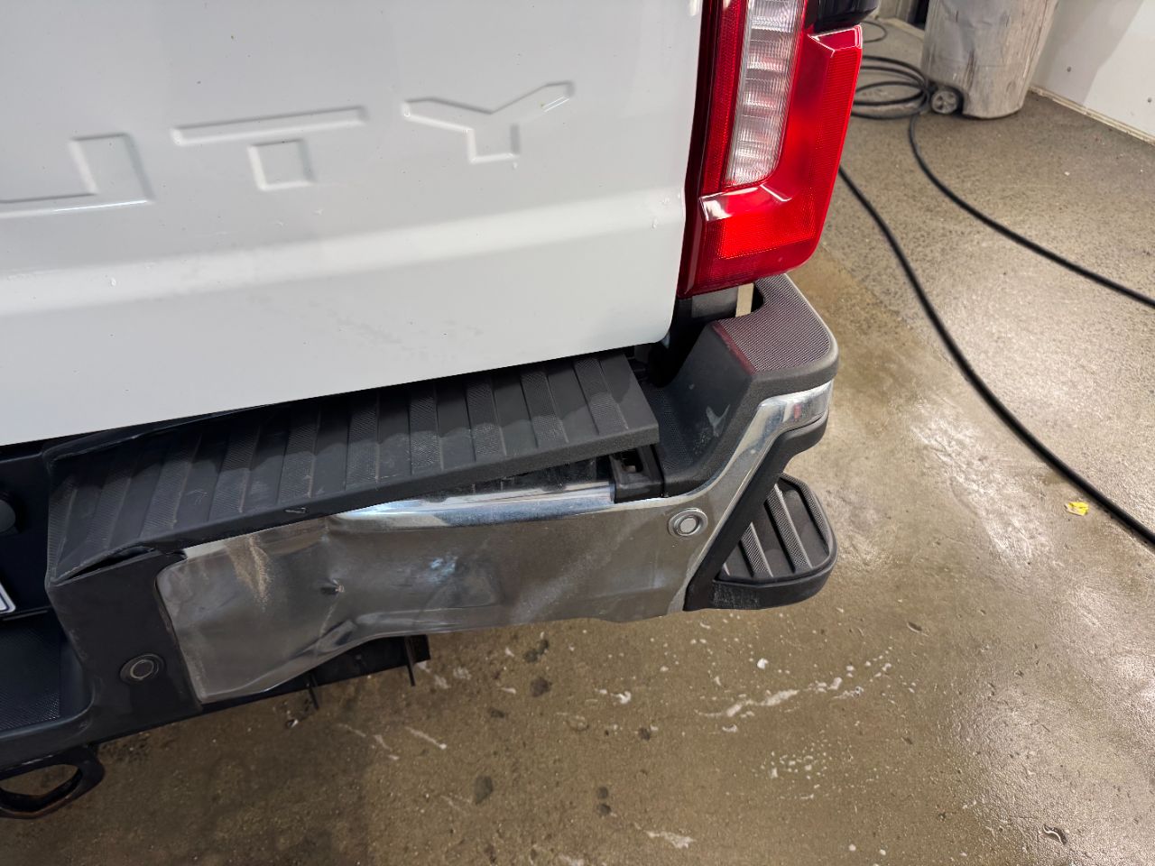 Ford F-250 Super Duty pare-choc bosselé