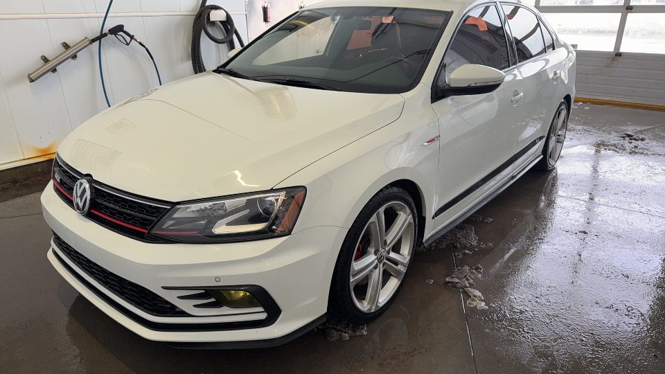 Réparation Volkswagen GLI : Débosselage et Peinture après Accident