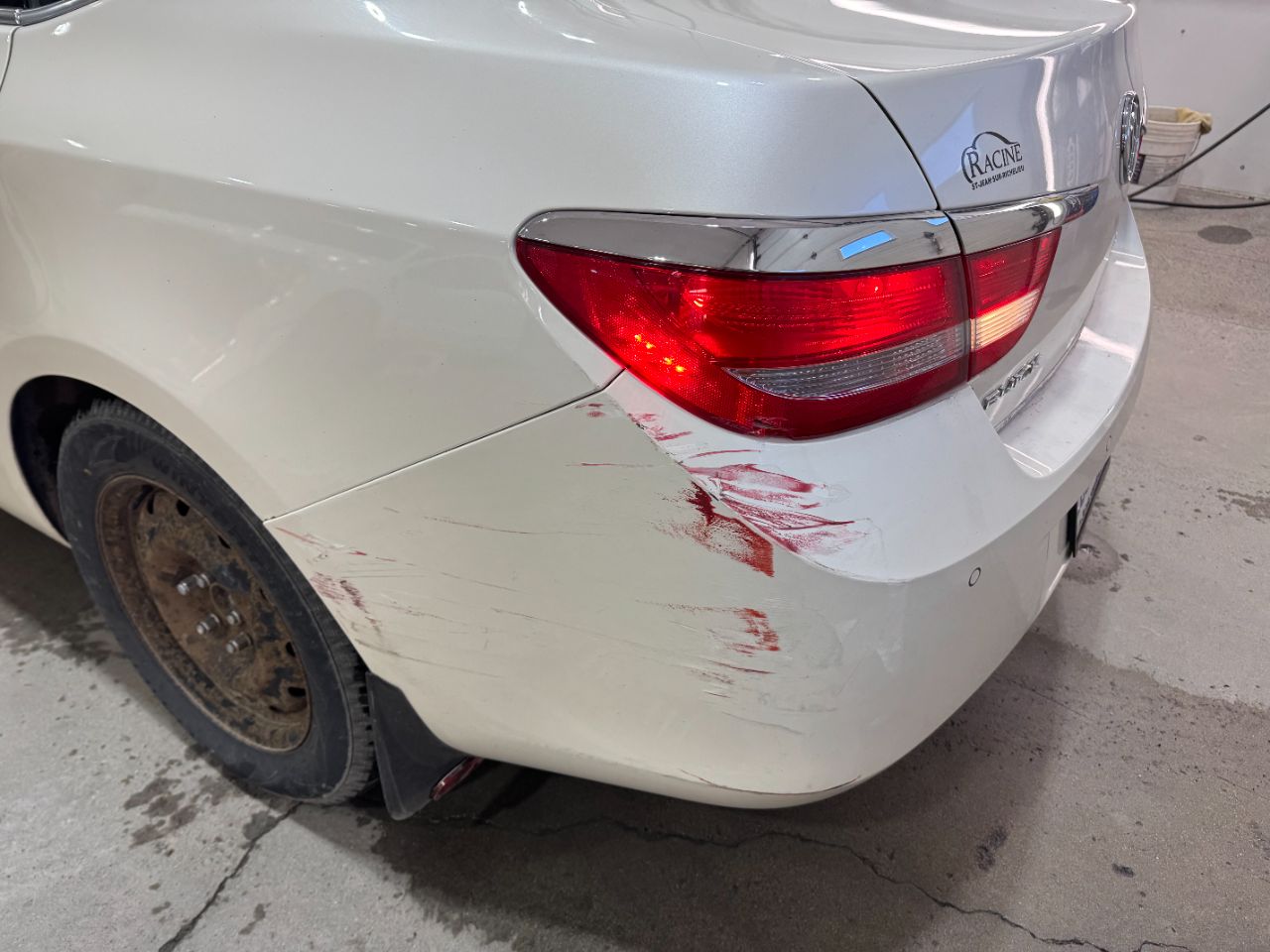 Impact sur pare-choc Buick Verano