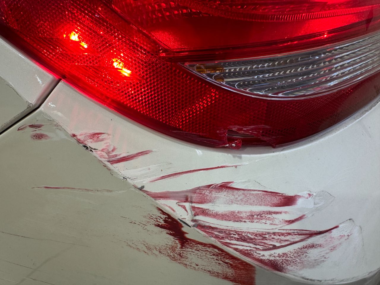 Feu arrière fissuré Buick
