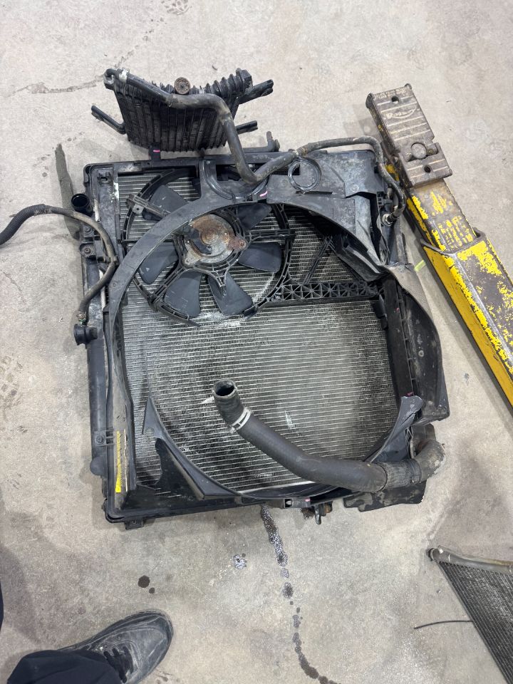Radiateur et ventilateur endommagés