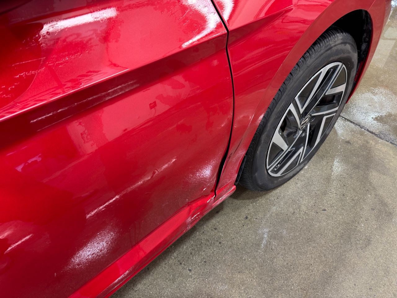 Portière avant droite de Volkswagen Jetta 2024 enfoncée
