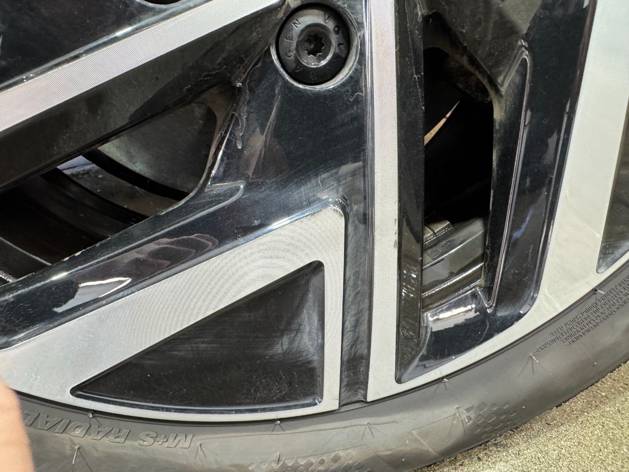 Jante avant droite Volkswagen Jetta endommagée