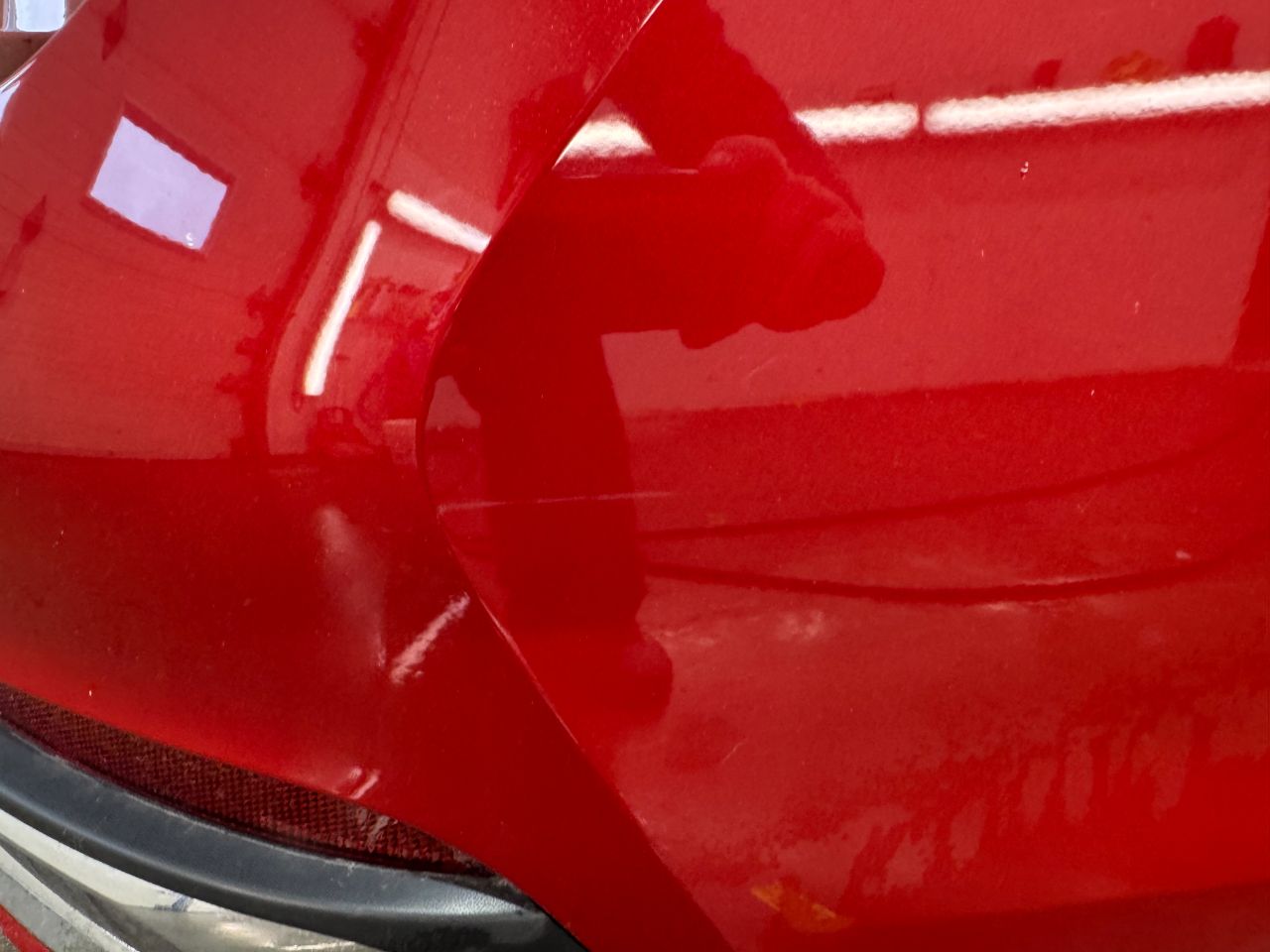 Volkswagen Jetta rouge vue arrière droite après réparation