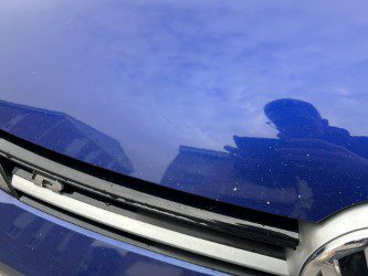 Vue avant Volkswagen Golf R avec calandre visible