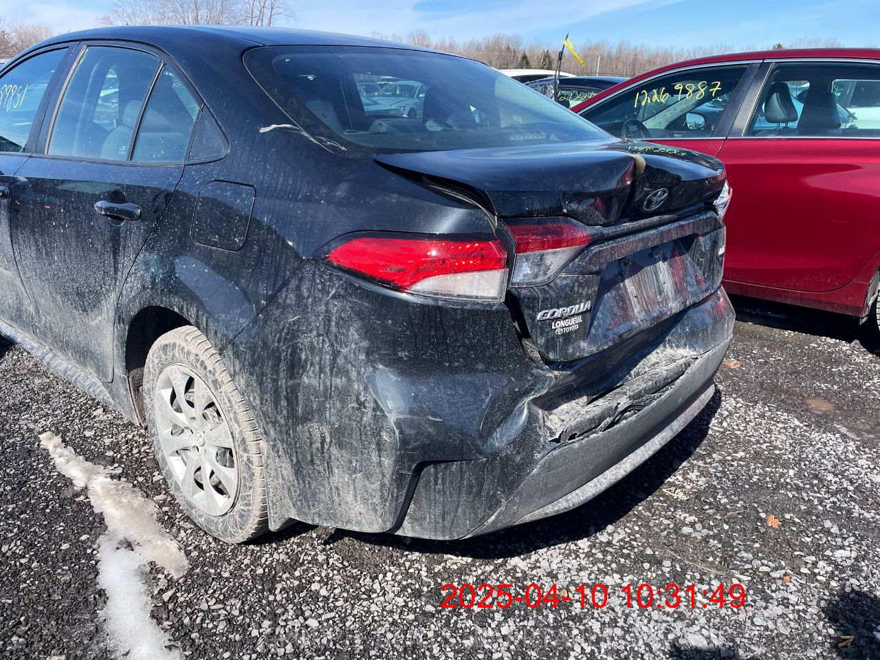 Vue arrière complète Toyota Corolla endommagée