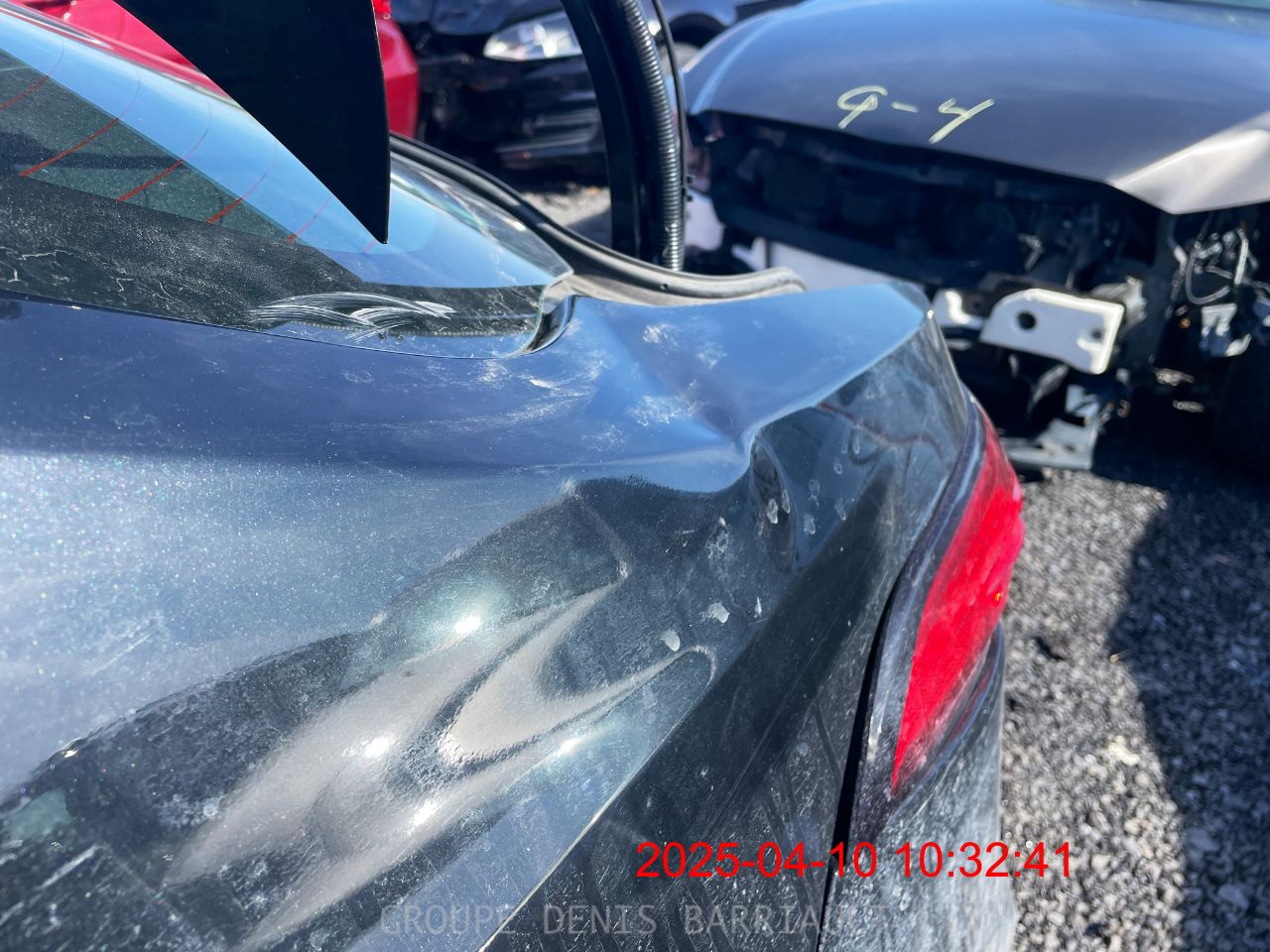 Bosse sur l’aile arrière Toyota Corolla