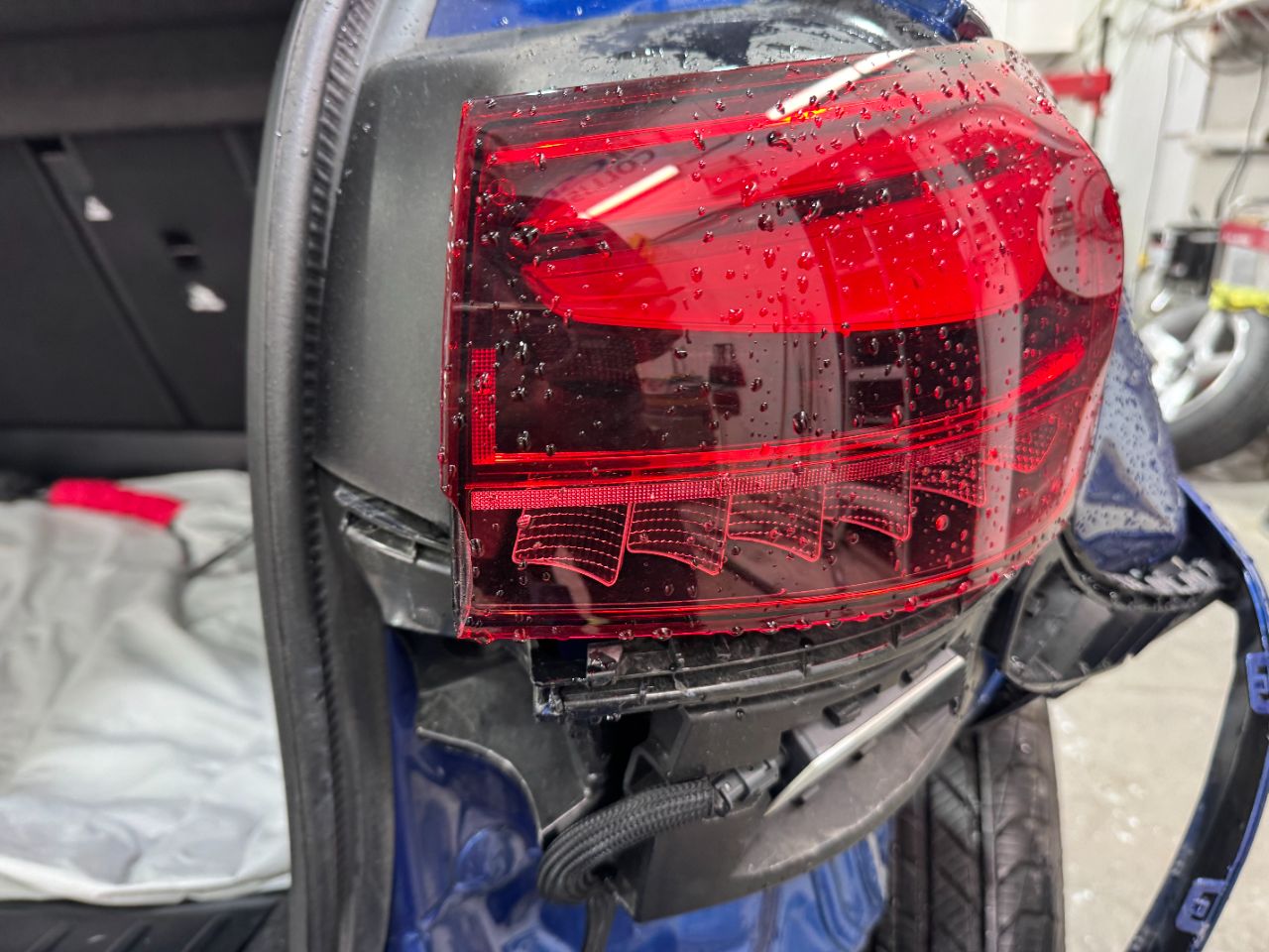 Feu arrière droit endommagé sur un Mercedes-Benz GLA 250