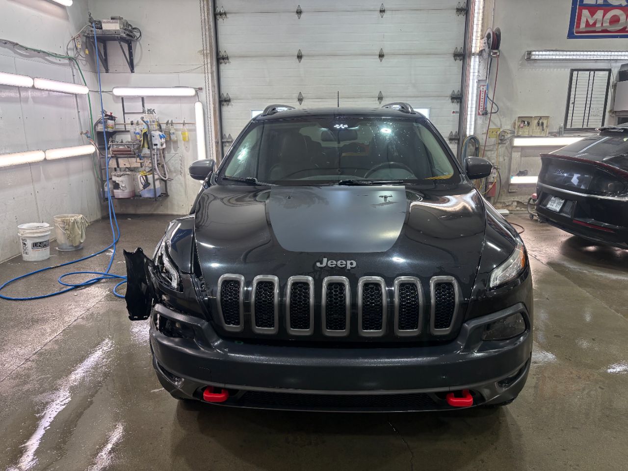 Réparation de carrosserie Jeep Cherokee Trailhawk 2016 à Saint-Jean-sur-Richelieu