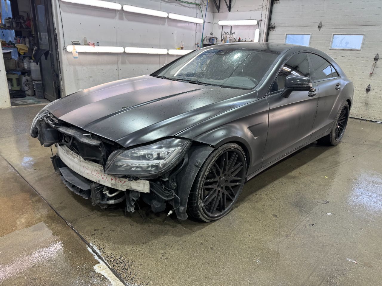 Mercedes CLS63 AMG accidentée à l’avant droit